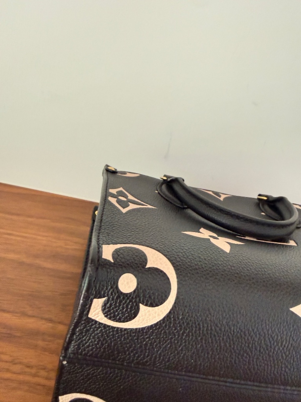 Louis Vuitton Empreinte Monogram Giant Onthego PM Black Beige Pre-Owned - Picture 4 of 13